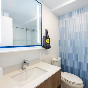 Queen Room Roll Shower Mobility Access